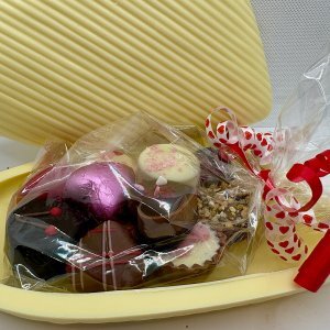 ‘Fill your own’ 12 choc Large White Chocolate Heart